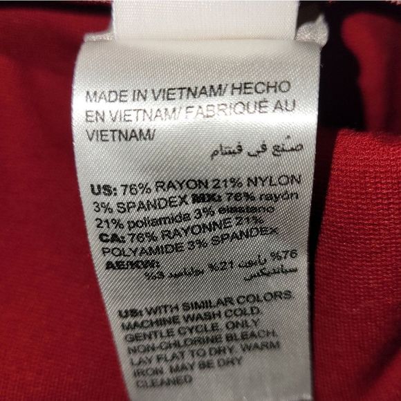 Chico's Women's Maroon Stretch Capri's Size 0 Petite - Picture 4 of 4